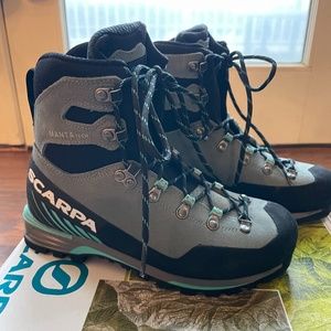 Brand New Scarpa Manta Tech GTX Mountaineering Boot - Women's Size 37